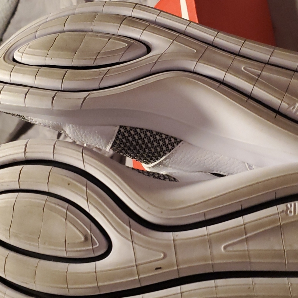 Nikes - Picture 3 of 6